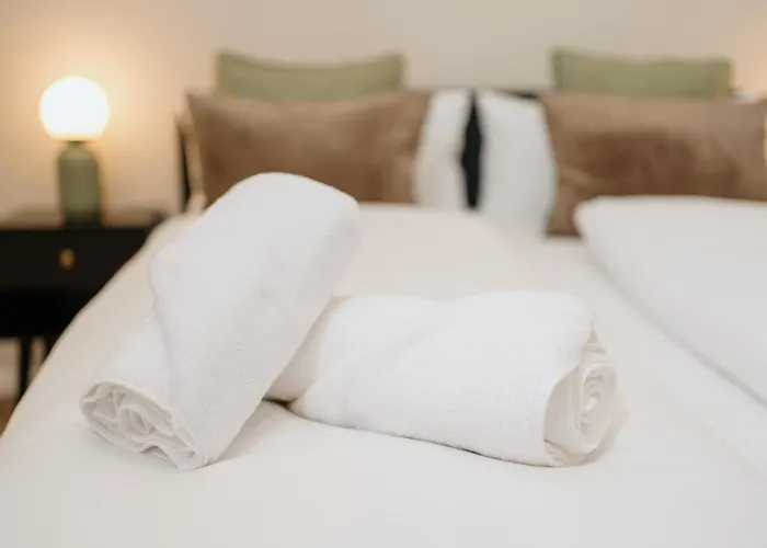 Homely - New Build , Near River , Main Station , Family & Business