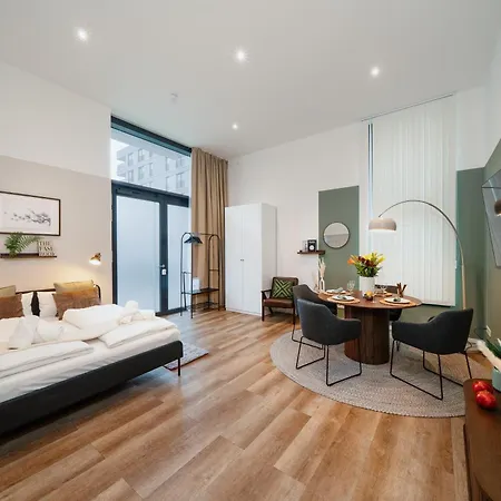 Homely - New Build , Near River , Main Station , Family & Business * ברלין