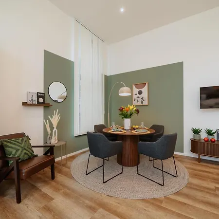 Homely - New Build , Near River , Main Station , Family & Business