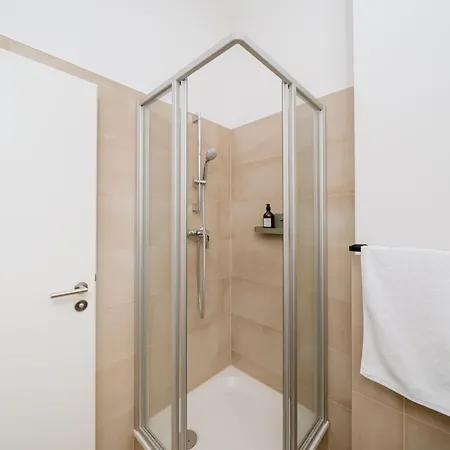 Homely - New Build , Near River , Main Station , Family & Business * Berlino