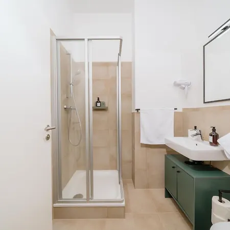 Homely - New Build , Near River , Main Station , Family & Business ברלין