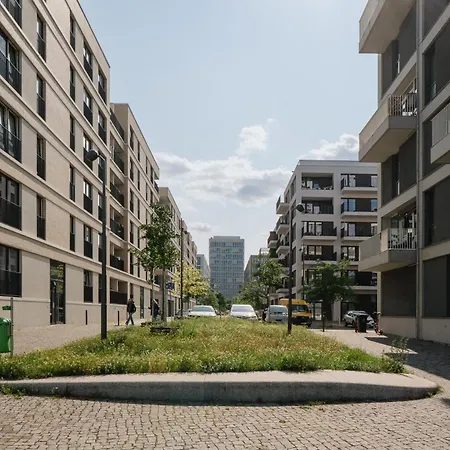 Homely - New Build , Near River , Main Station , Family & Business דירה *