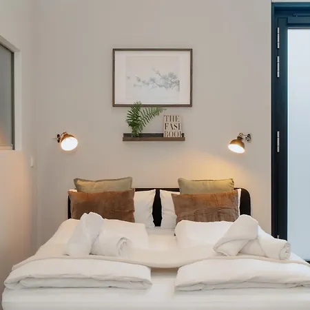 Homely - New Build , Near River , Main Station , Family & Business *