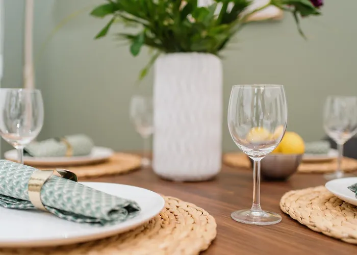 Homely - New Build , Near River , Main Station , Family & Business Apartamento