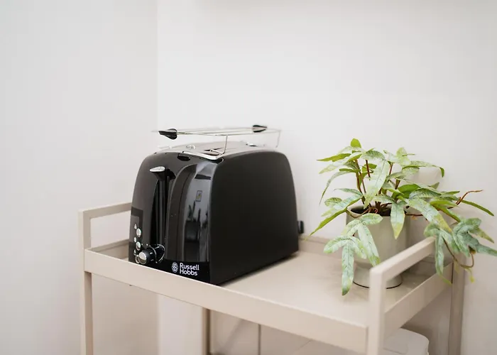 Homely - New Build , Near River , Main Station , Family & Business Apartamento *