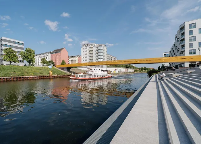 Apartman Homely - New Build , Near River , Main Station , Family & Business *