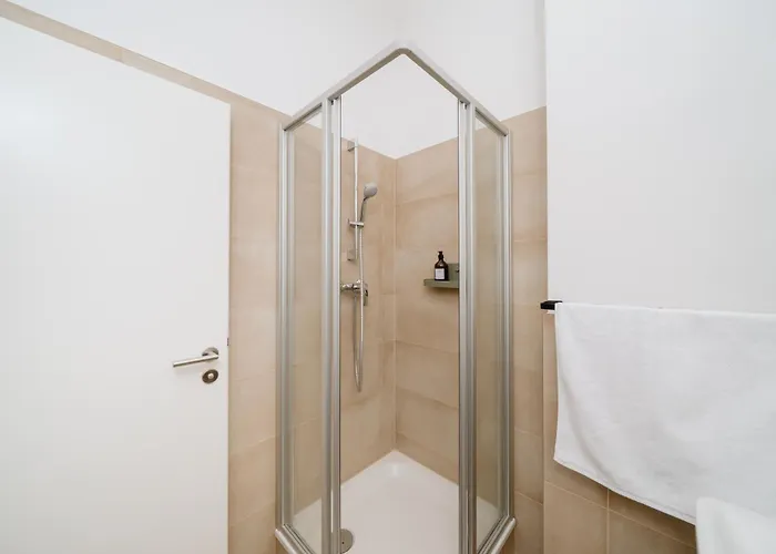 Homely - New Build , Near River , Main Station , Family & Business * Berlim