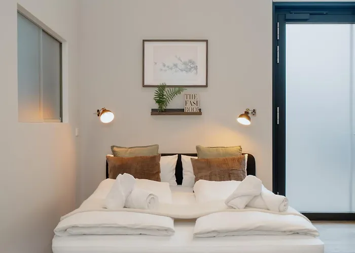 Homely - New Build , Near River , Main Station , Family & Business *