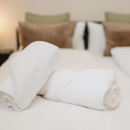 Homely - New Build , Near River , Main Station , Family & Business