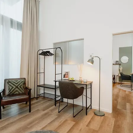 Homely - New Build , Near River , Main Station , Family & Business *