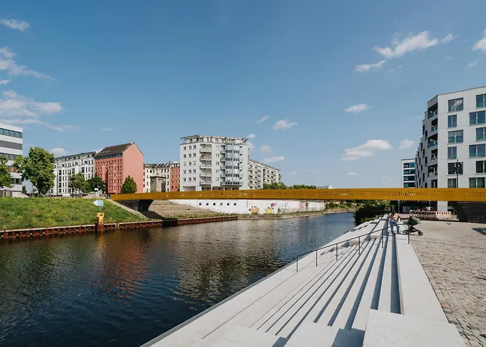 Homely - New Build , Near River , Main Station , Family & Business アパート